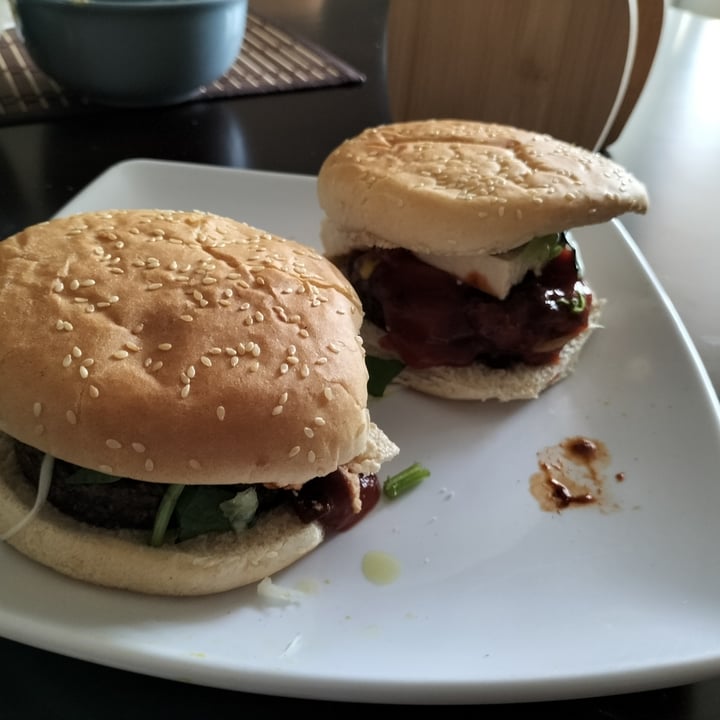 photo of Yves Veggie Cuisine Veggie Bistro Burgers shared by @urbanlicht on  04 Jun 2023 - review