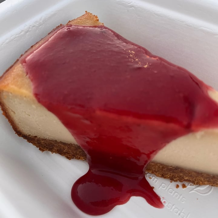 photo of Floralia Strawberry Compote Cheesecake shared by @bandita on  31 Jul 2023 - review