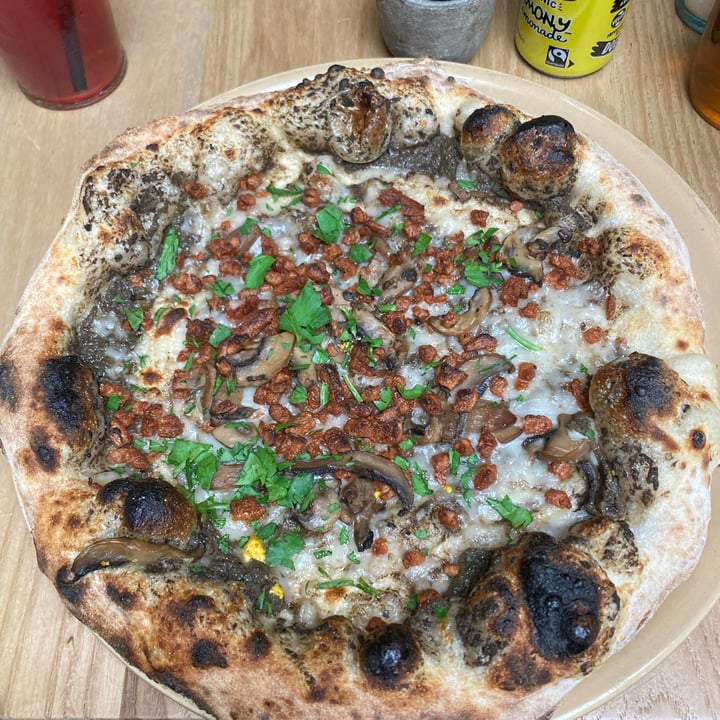 photo of Purezza - Vegan Pizza Camden Black Truffle Pizza shared by @rosemaryevanshughes on  25 Feb 2023 - review