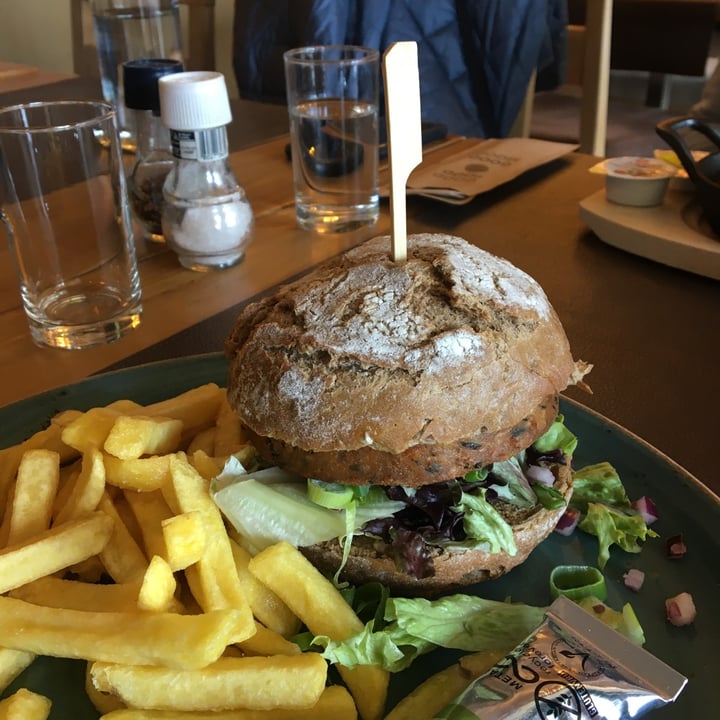 photo of De Limbourg Sittard Dutch Weed Burger shared by @taz on  07 Mar 2023 - review