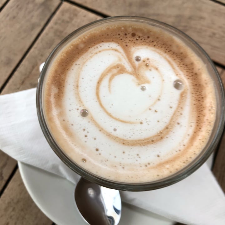 photo of île de païn - lunch & breakfast restaurant & artisan bakery Hot chocolate with oat milk shared by @louiseloveslentils on  23 Jul 2023 - review