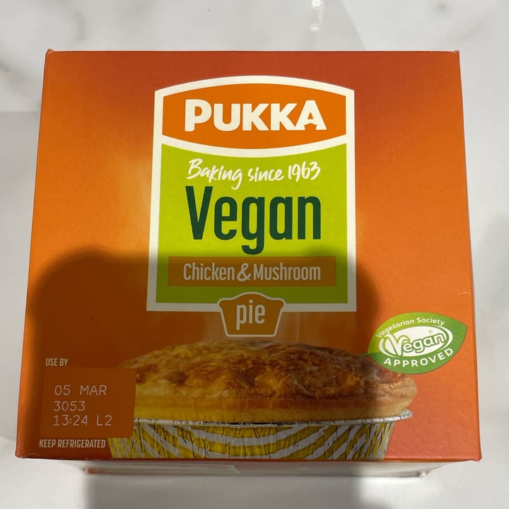 photo of Pukka Pies Chicken & Mushroom Pie shared by @plantbasedprincess18 on  04 Apr 2023 - review