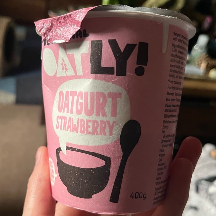 photo of Oatly Oatgurt Strawberry (400g) shared by @sbarlxw on  22 Feb 2023 - review