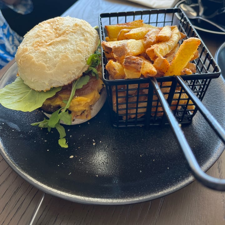 photo of Firefly Cafe Vegan Monster Cheese Burger shared by @mimi2308 on  21 Jan 2023 - review