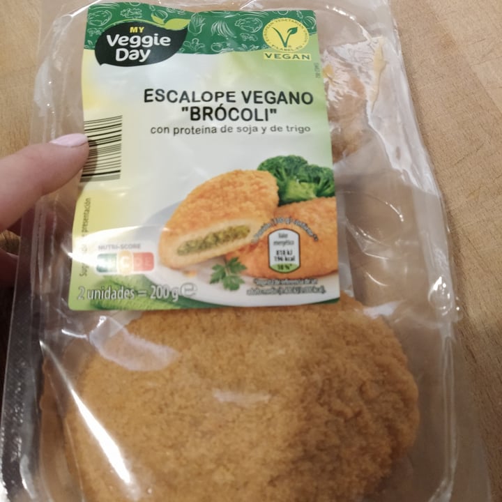 photo of My veggie day Escalope vegano "brócoli" shared by @marinasnchez on  21 Apr 2023 - review