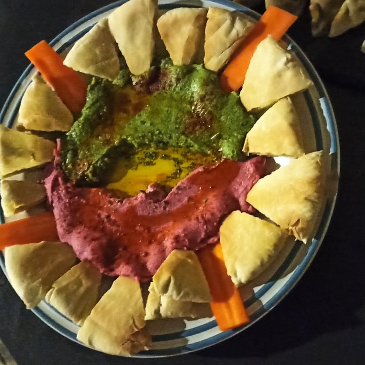 photo of La Teya Hummus De Remolacha Y Aguacate shared by @mikemonroe on  23 Jul 2023 - review