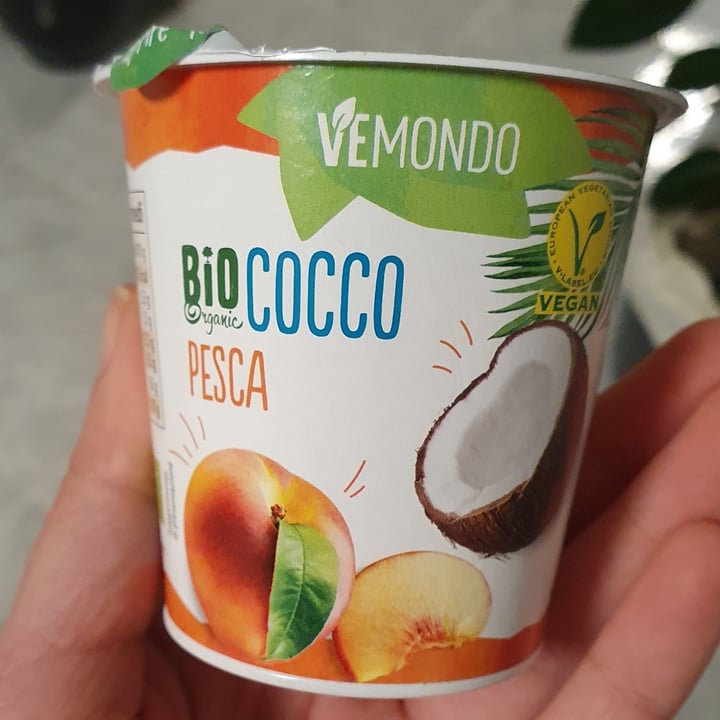 photo of Vemondo yogurt bio cocco pesca shared by @francescama on  06 Mar 2023 - review