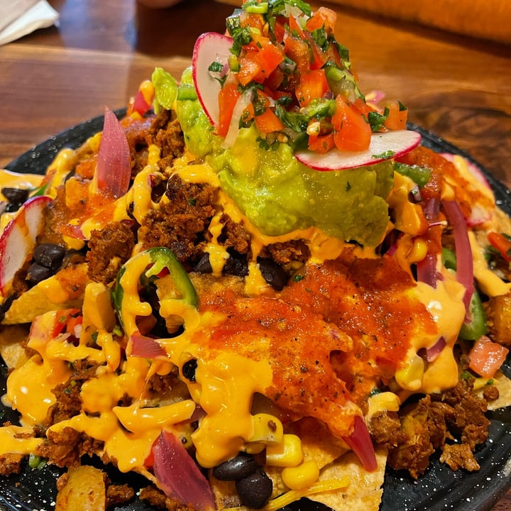 photo of Penelope's Vegan Taqueria Andersonville nachos locos shared by @veganpetite on  07 Aug 2023 - review