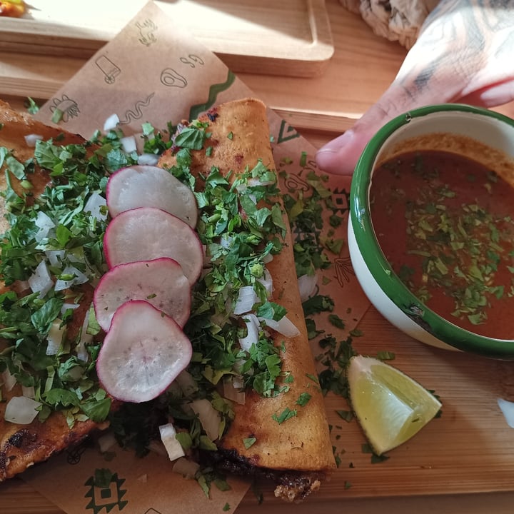 photo of Gallo Santo Tacos al pastor shared by @albetty on  23 May 2023 - review