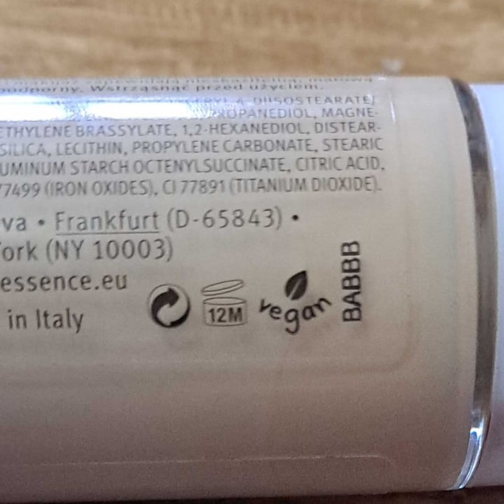 photo of Essence  stay all day 16h long-lasting foundation 08 soft vanilla shared by @ilariapetri on  07 Mar 2023 - review