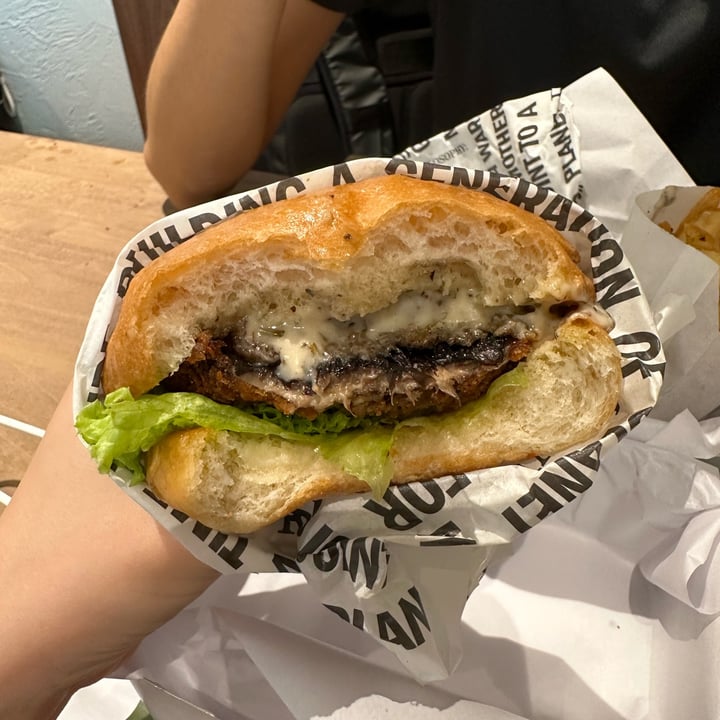 photo of VEGANBURG Woodleigh Shrooms Burg shared by @yummyveggies on  11 Jun 2023 - review