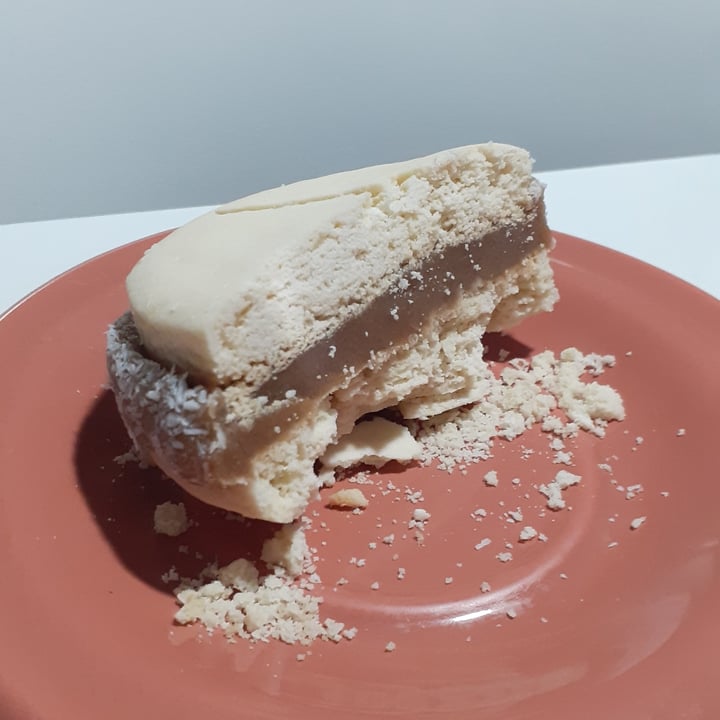 photo of Tortas veganas Silvia Sicardi Repostería Vegana Alfajor de dulce de leche de almendras shared by @kevincordoba93 on  18 May 2023 - review