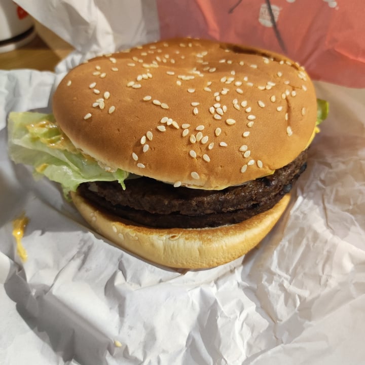 photo of Burger King Plant based burger shared by @lagaia on  10 Feb 2023 - review