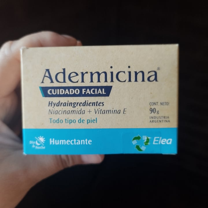 photo of adermicina Crema humectante con Niacinamida y Vitamina E shared by @valplunk on  13 May 2023 - review