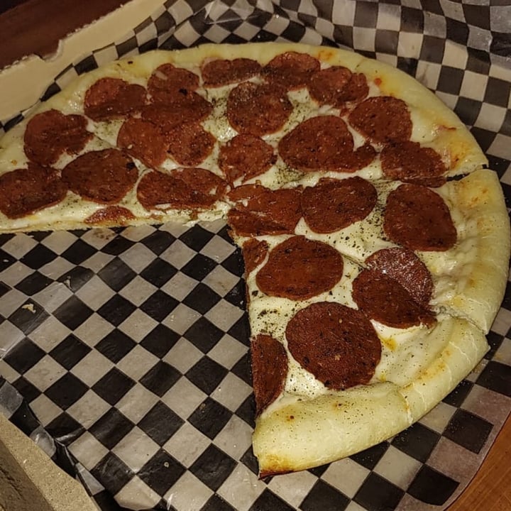 photo of Un Amor De Vegano pizza de peperoni shared by @malalafontan on  02 Mar 2023 - review