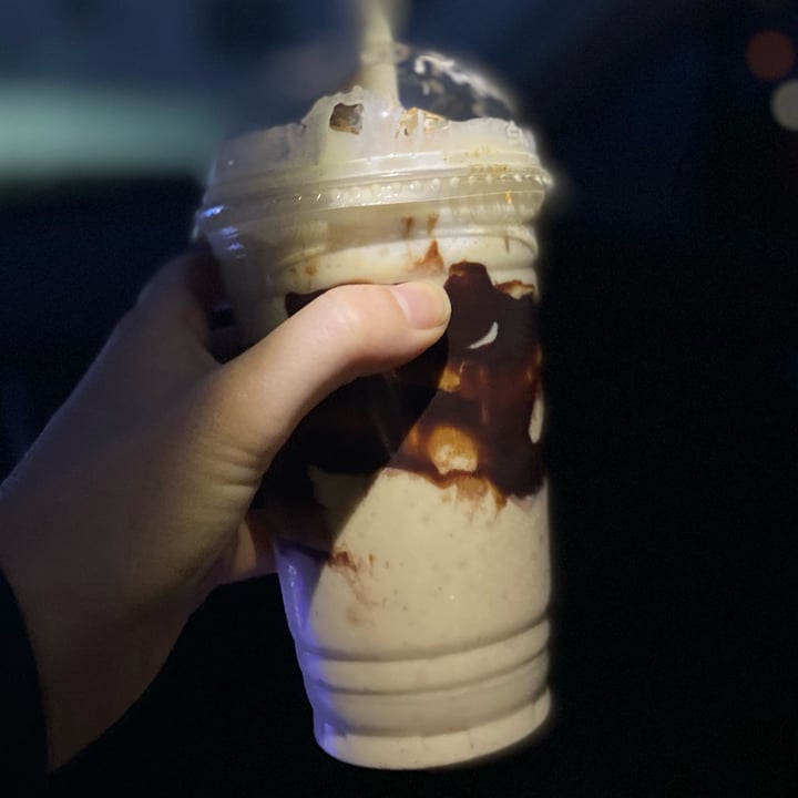 photo of Homegrown Smoker Butterfinger Milkshake shared by @knorthway on  26 Jan 2023 - review