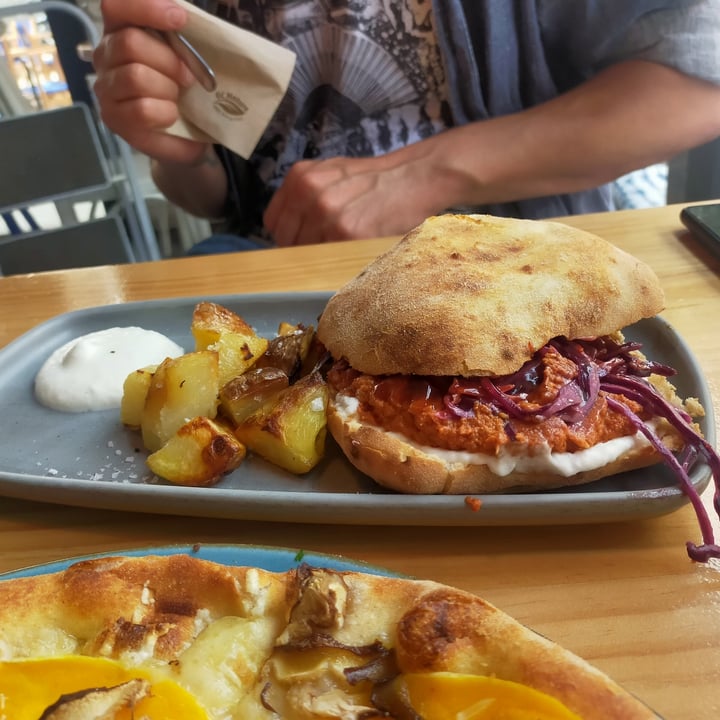 photo of Blu Bar Pulled pork goes happy shared by @robertabi on  09 May 2023 - review