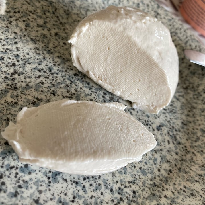 photo of Dream Farm Alternativa vegetale alla mozzarella shared by @ilariabiancolatte1 on  02 Jun 2023 - review