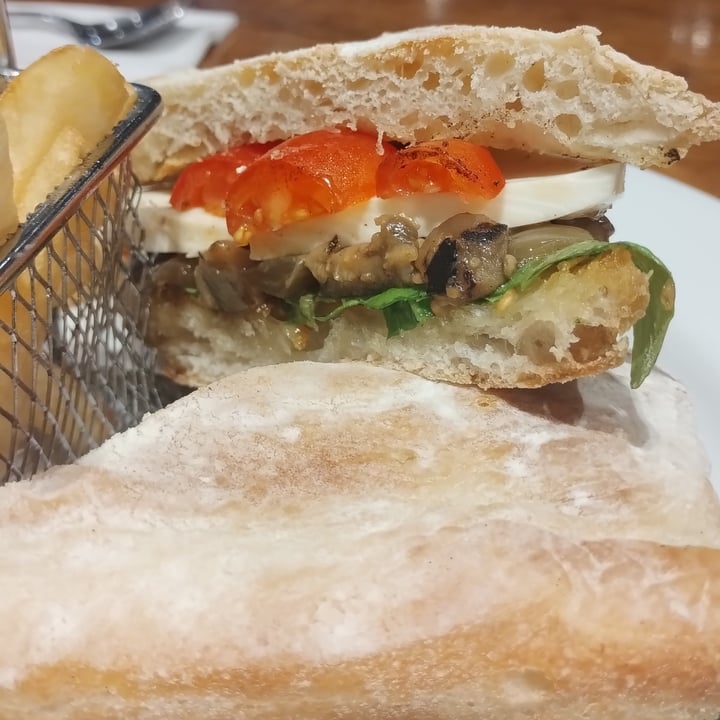photo of Tante Sara Café & Restó Sandwich Vegano shared by @laugmp on  21 Jul 2023 - review