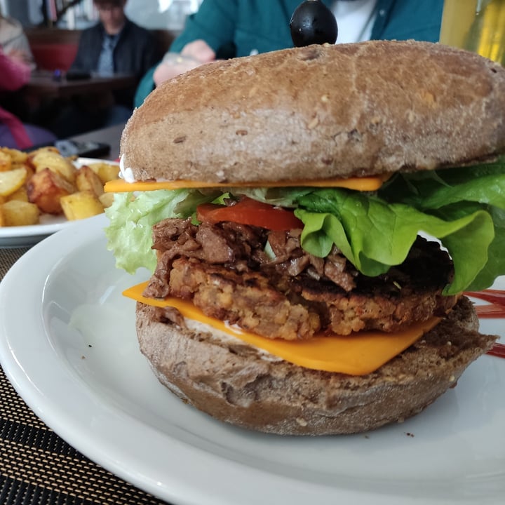 photo of Veganda Burger big smoky shared by @iris2326 on  14 Apr 2023 - review