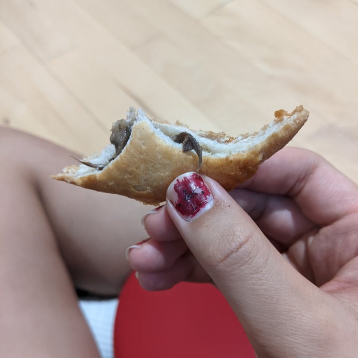 photo of Ginsters Slice creamy garlic mushroom shared by @katchan on  05 Feb 2023 - review