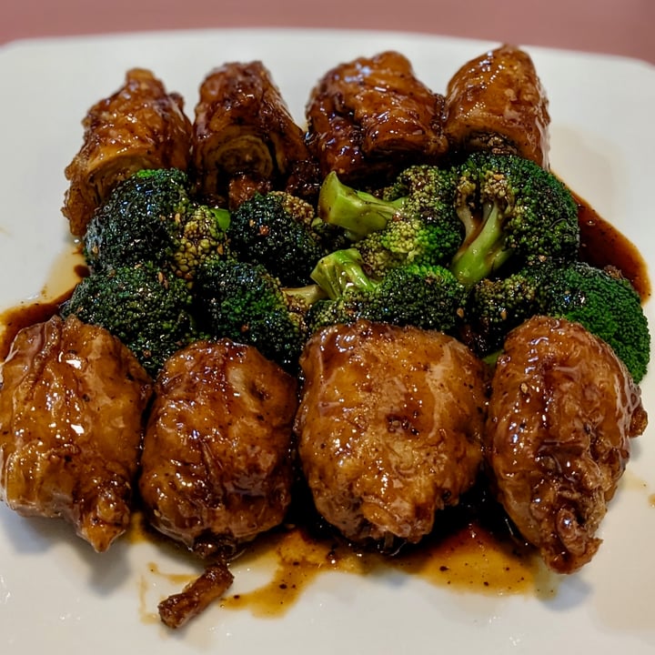 photo of Mother Chu's Vegetarian Kitchen Golden Mushrooms and Soy Sheets Roulades in Black Pepper Sauce shared by @xinru-t on  09 Jul 2023 - review