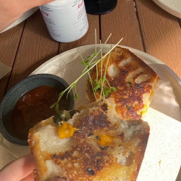 photo of Cafe Nurcha vegan cheese toastie shared by @salomaeveggie on  30 Jun 2023 - review