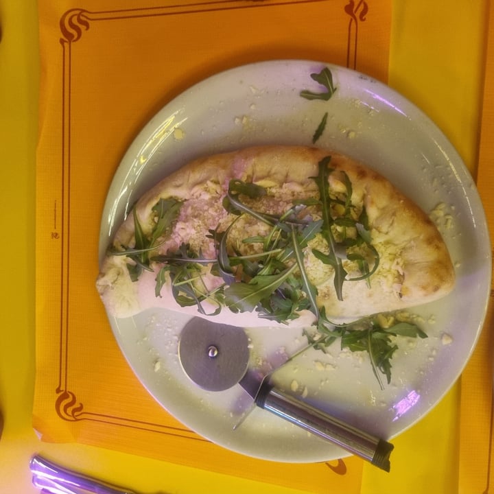 photo of New Freedom Cakes Café Pizza Calzone shared by @gemmika on  15 Jan 2023 - review
