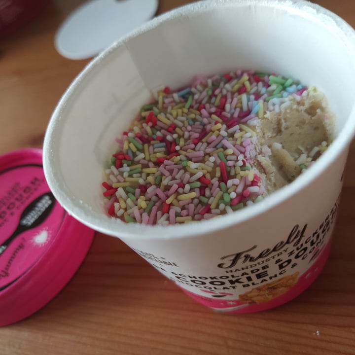 photo of Freely handustry Cookie Dough Chocolat Blanc & Confettis shared by @kovkov on  08 Apr 2023 - review