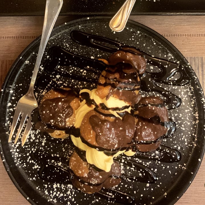 photo of Rifugio Romano Profiterole vegan e senza glutine shared by @isidor on  10 Jan 2023 - review