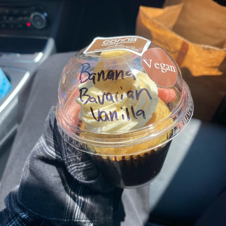 photo of Corina Bakery Banana Bavarian Vanilla Cupcake shared by @ploopy on  26 Jun 2023 - review