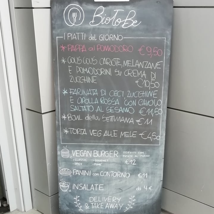 photo of BioToBe Cernusco Farinata di ceci, zucchine e cipolla rossa shared by @miocillo0 on  26 Jun 2023 - review