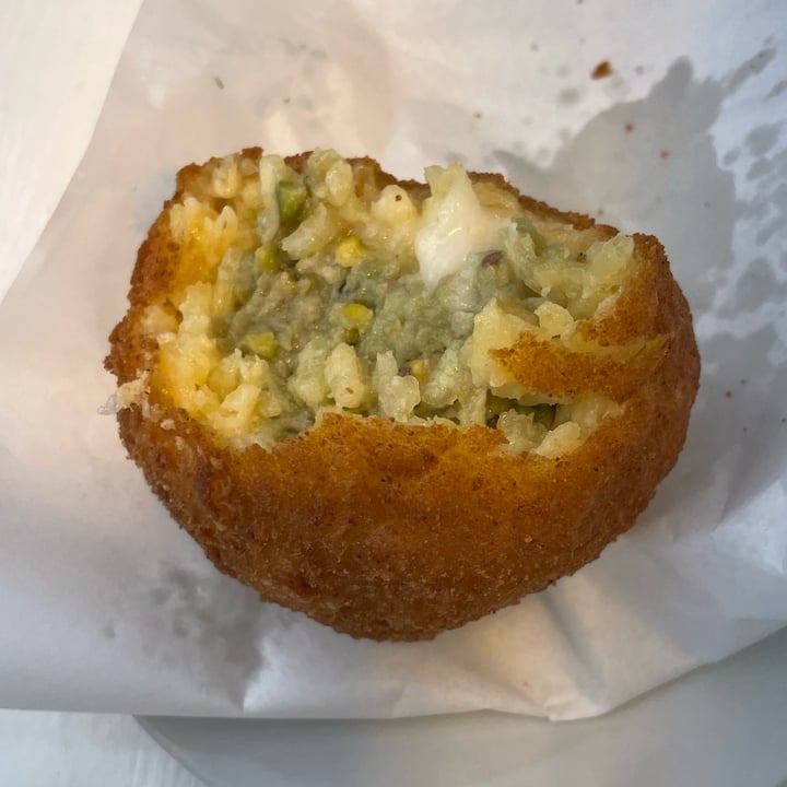 photo of Bar Dolcezza di Cuscunà Temistocle Arancino al pistacchio shared by @iside01 on  11 Feb 2023 - review