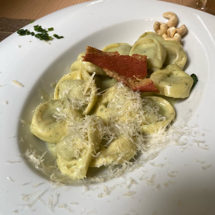 photo of Green Bistrot Tortelini relleno con carbonara vegana shared by @mikelpro on  09 Jul 2023 - review