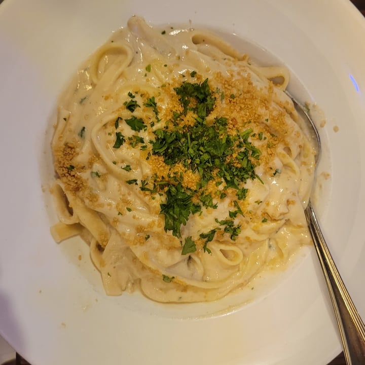 photo of 3 Brothers Vegan Cafe fettuccine alfredo shared by @erikamorquecho on  03 Apr 2023 - review