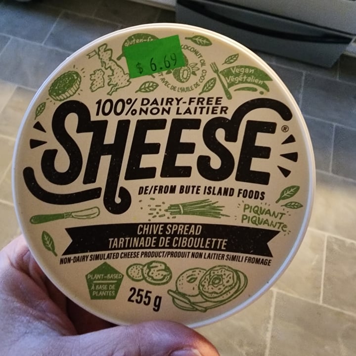 photo of Sheese Chive Spread shared by @veganelduderino on  01 Apr 2023 - review