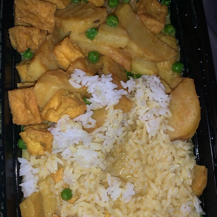 photo of Mama's Thai Cafe G-2 yellow curry with tofu shared by @thatveganj on  06 Jan 2023 - review