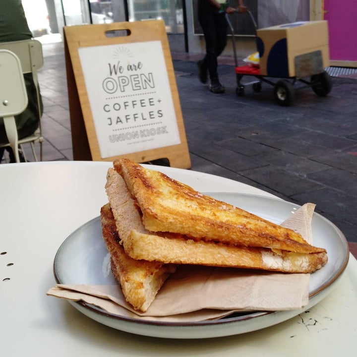 photo of UNION KIOSK Baked Beans and Cheddar Jaffle shared by @veganadam on  06 Feb 2023 - review