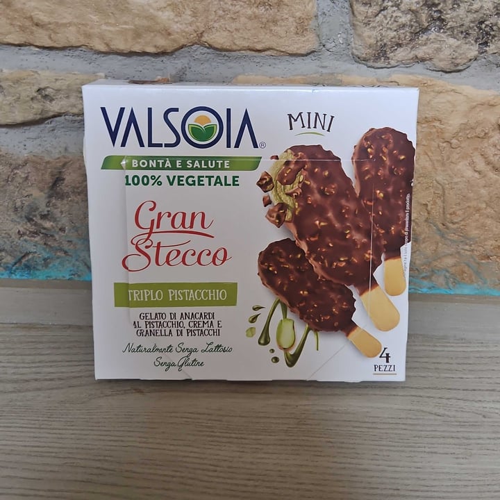 photo of Valsoia gran stecco al triplo pistacchio e anacardi shared by @sonik on  08 Aug 2023 - review