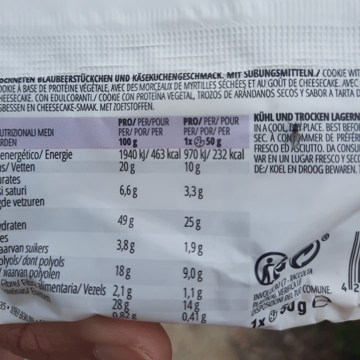 photo of Foodspring Vegan protein cookie - blueberry cheesecake flavour shared by @silviietta on  27 Apr 2023 - review