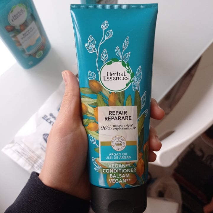 photo of Herbal Essences Repair Argan Oil Conditioner  shared by @kallia on  18 Jan 2023 - review