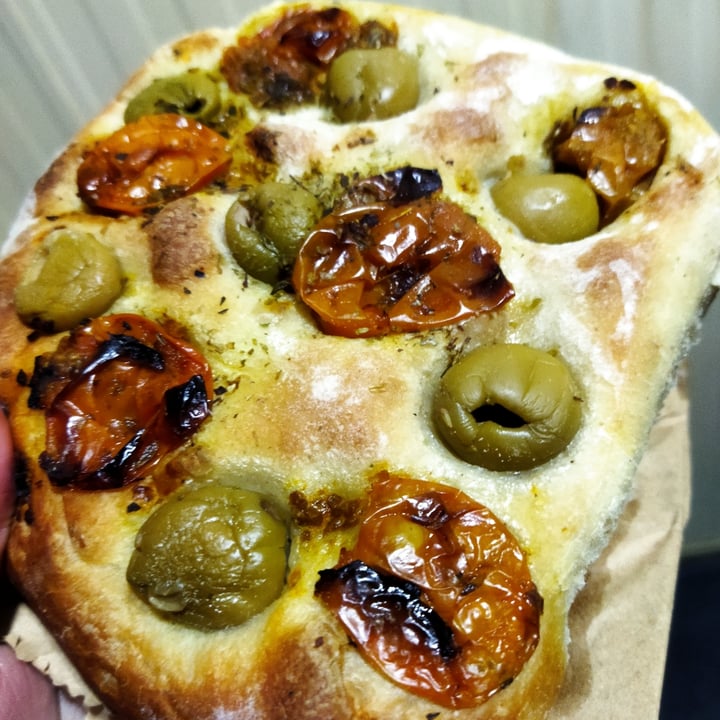 photo of Isla Vegana Focaccia De Tomate Y Aceitunas shared by @fabuchi on  15 Jul 2023 - review