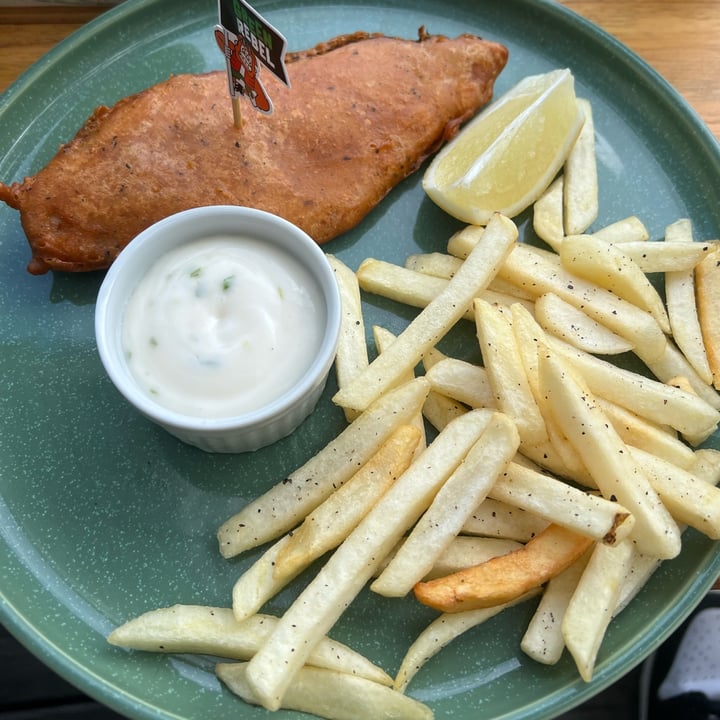 photo of Burgreens Canggu fish and Chips shared by @ethicurean on  16 Apr 2023 - review