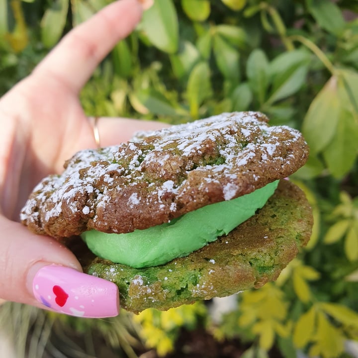 photo of Mama Dut Pandan Whoopie Pie shared by @anistavrou on  27 Feb 2023 - review