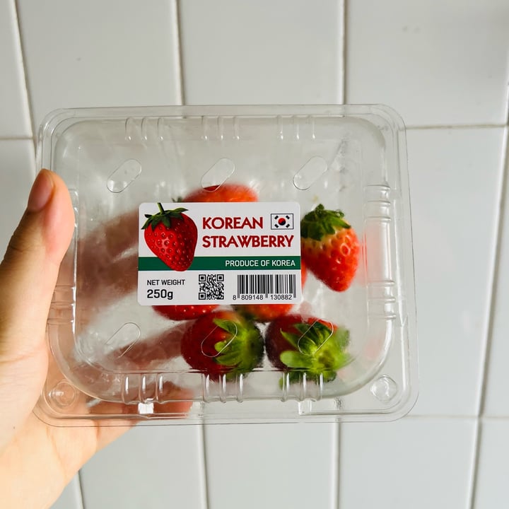 photo of Giant Korean Strawberries shared by @consciouscookieee on  02 Jan 2023 - review