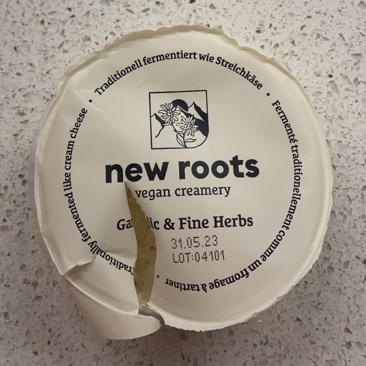 photo of New Roots Spread Garlic And Fine Herbs shared by @chiaraelisabetta on  02 Jun 2023 - review