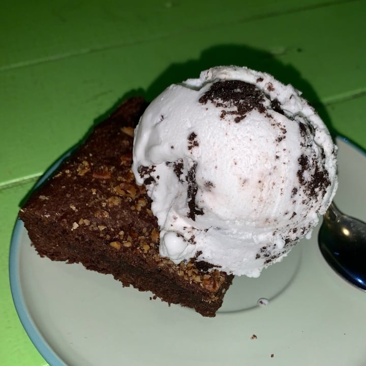 photo of Guacamole Brownie con helado shared by @mechicastelo on  29 Mar 2023 - review