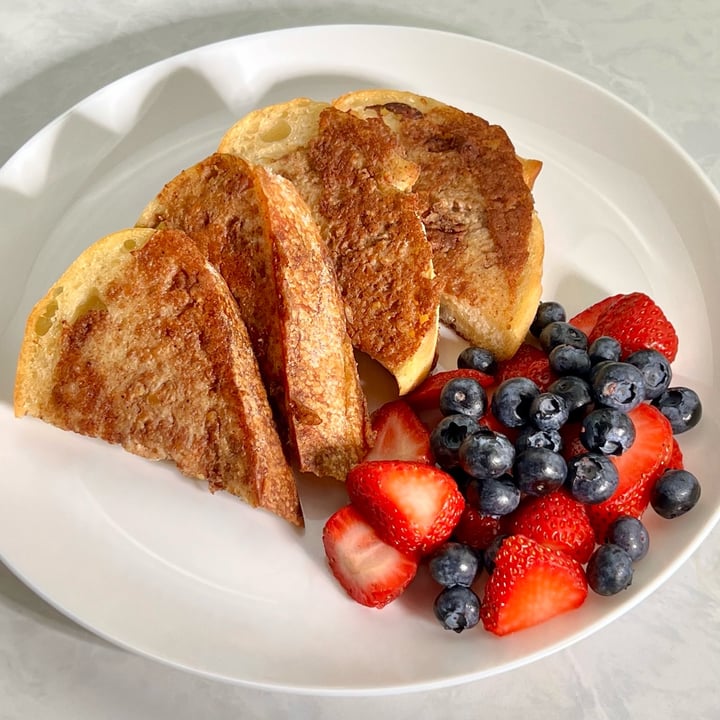 photo of Junior's Cafe Yummy French Toast (vegan version) shared by @pdxveg on  28 Jul 2023 - review