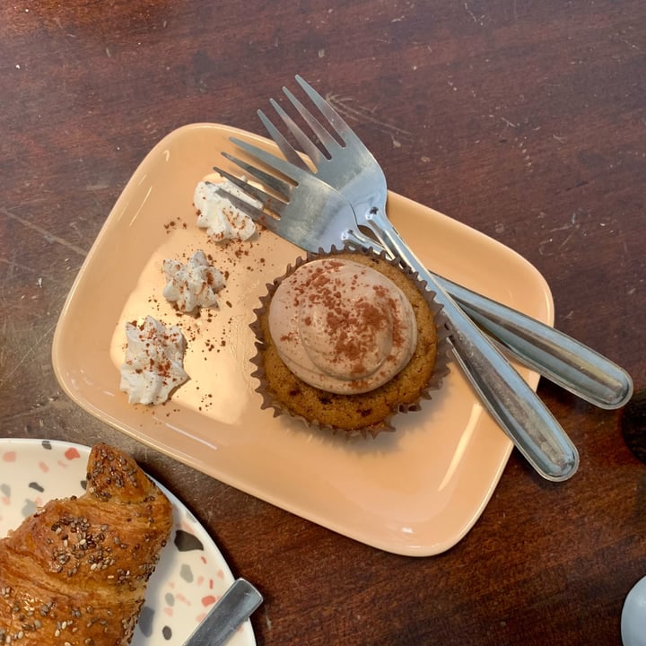 photo of Dulcamara Vegan Bakery & Bistrot Cupcake di riso al caffè con mousse al cioccolato shared by @friedat on  21 Dec 2022 - review