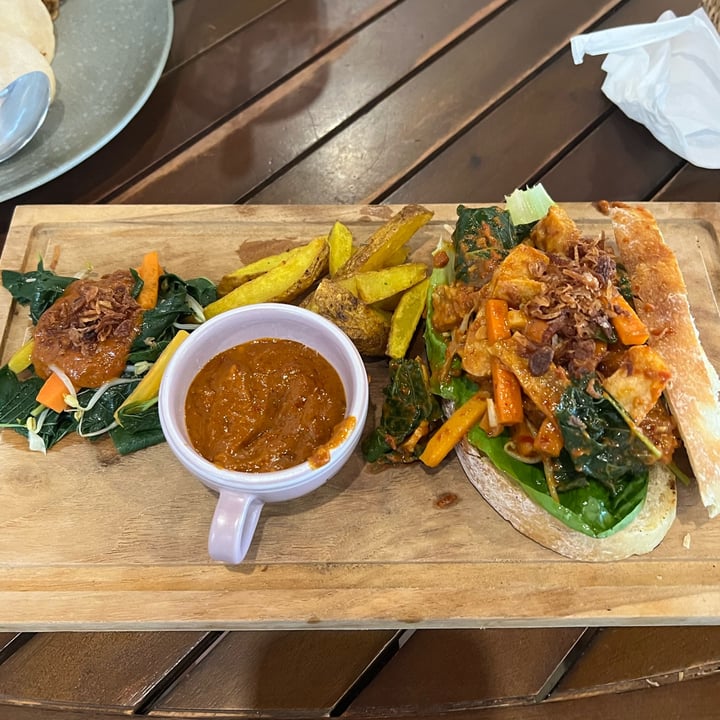 photo of Coffee & Thyme Gili Trawangan Taliwang Sandwich shared by @ethicurean on  16 Apr 2023 - review